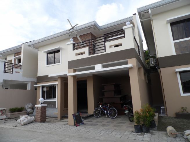 4 BR Townhouse for rent near SM Clark - 45K04