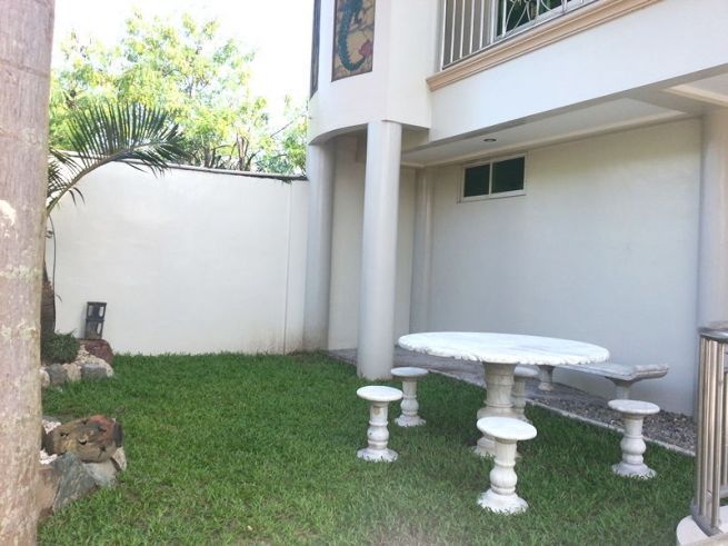 7 Bedroom House with Huge Swimming pool for rent - 80K04