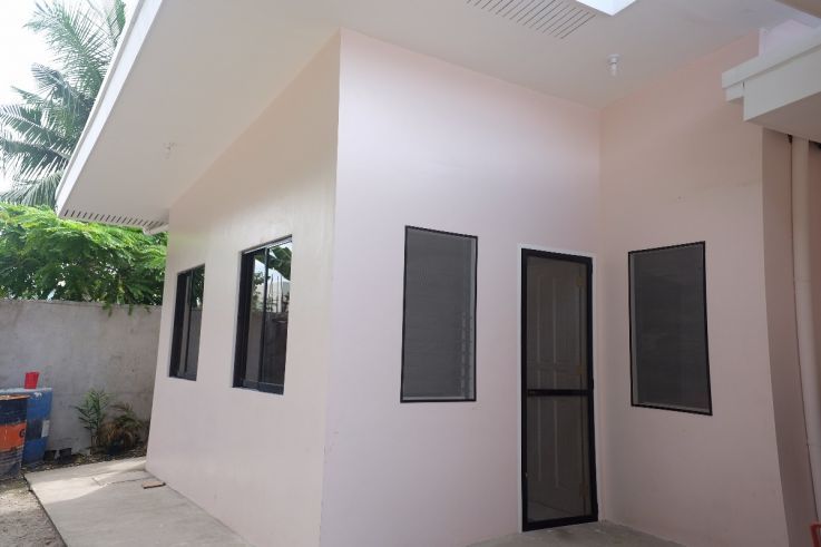 "Bungalow House with 2 BR, 1 toilet n bath V Rama Avenue Cebu City"03