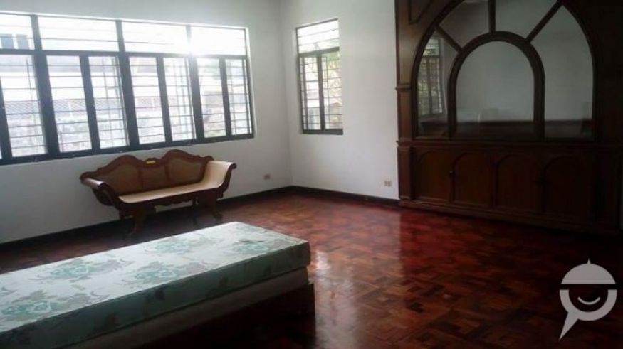 Dasma Makati House for Lease lot Area 981 sqm 2bedroom with pool P185K03