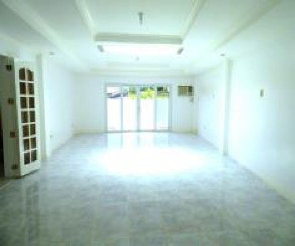 Huge White House With Pool For Rent In Angeles City03