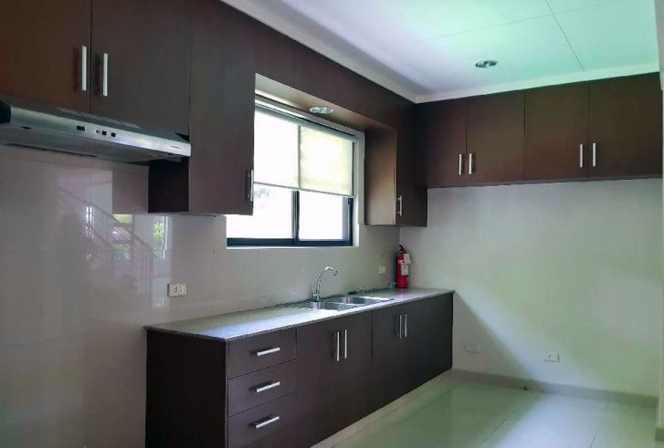 Stylish 4 Bedroom House and Lot for Rent in San Lorenzo Village03