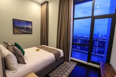"Luxury Penthouse in Milano Residences, Makati for Rent"02