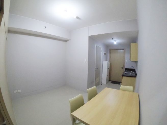 Semi-furnished 1 Bedroom Unit at Grass Residences Quezon City04