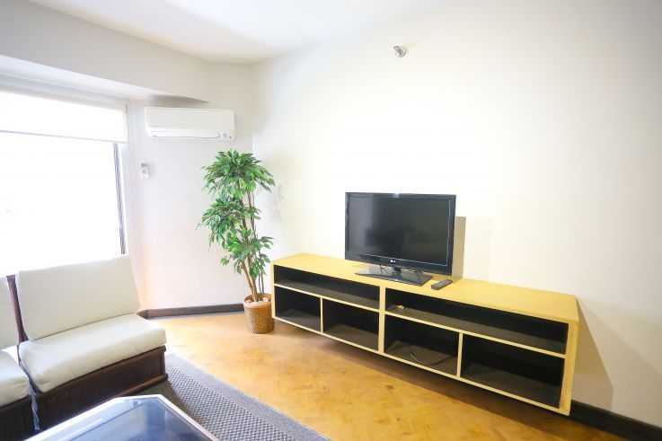 Two bedroom unit in Colonnade Residences for rent01