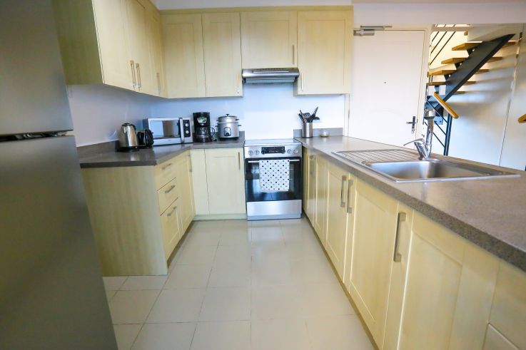 Three bedroom unit in One Rockwell West Tower for rent03