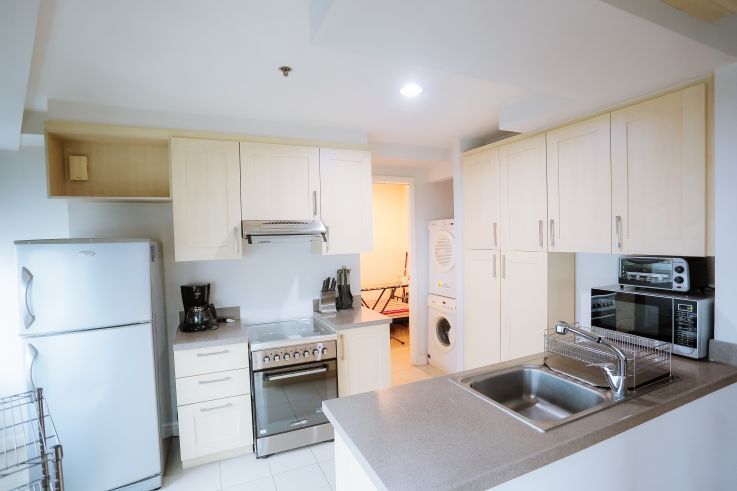 Three bedroom unit in One Rockwell East Tower03