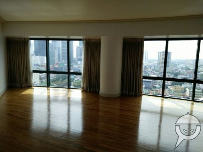 "3 BEDROOMS FOR RENT IN RIZAL TOWER,ROCKWELL, MAKATI CITY"04