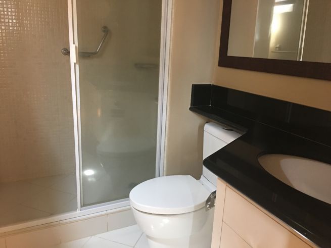 2 Bedroom for lease in Manansala Rockwell Makati03