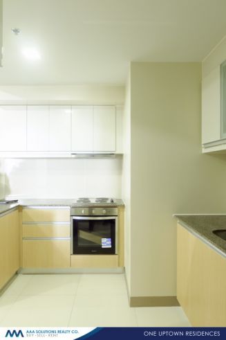 2 Bedroom for rent in One Uptown Residences BGC near British School Ma03