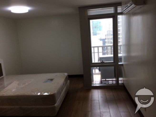 One Central Condo Makati CBD 66sqm 1br w/ maid\'s room&amp;balcony 30t04