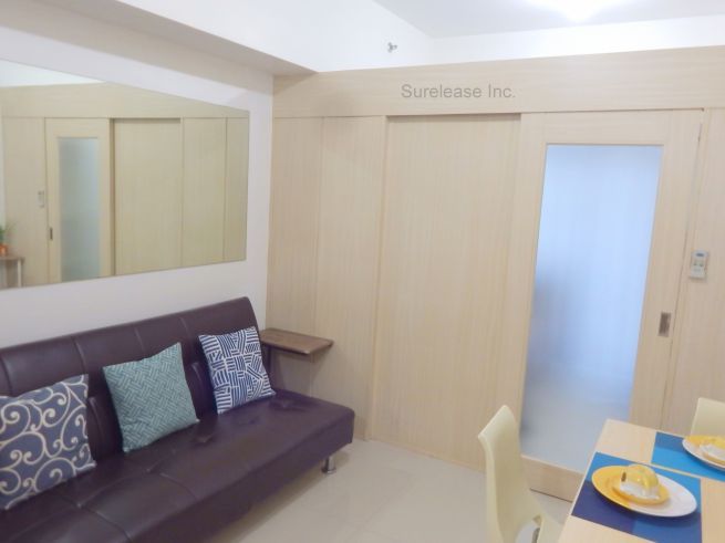 Fully Furnished 1 bdr w/ Balcony for Rent EDSA Pioneer  Mandaluyong Li04
