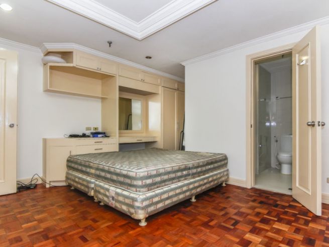 "2 -bedroom, Semi-furnished condo unit for rent in LPL Center - Makati"04