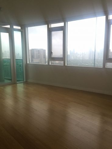 Beautiful 3 Bedroom Condo for Rent03