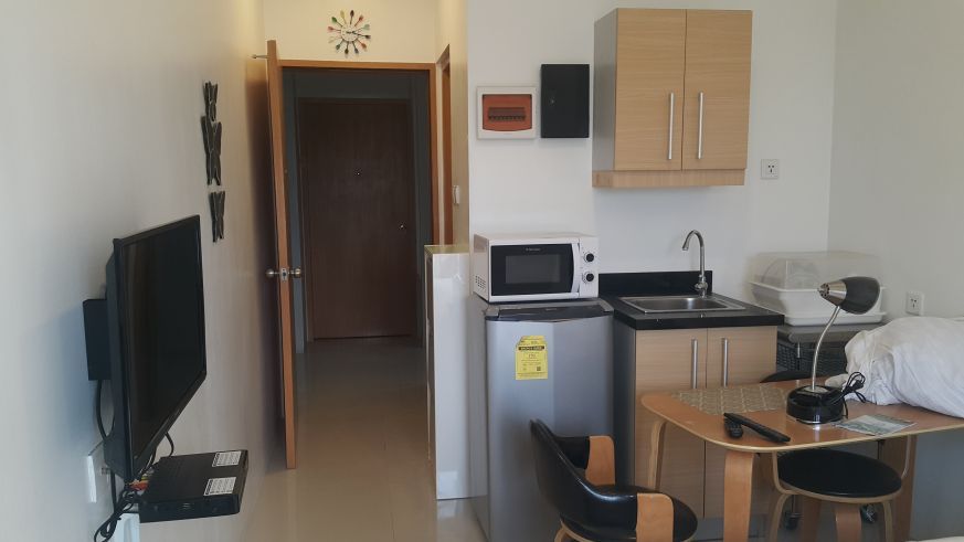 Studio Furnished near Cebu Business Park Cebu City04