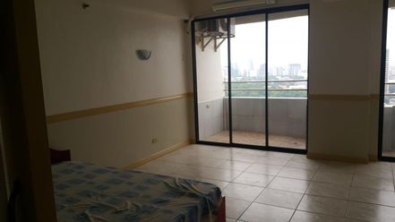 Spacious 1 bedroom condo for rent near Escario and capitol cebu city02