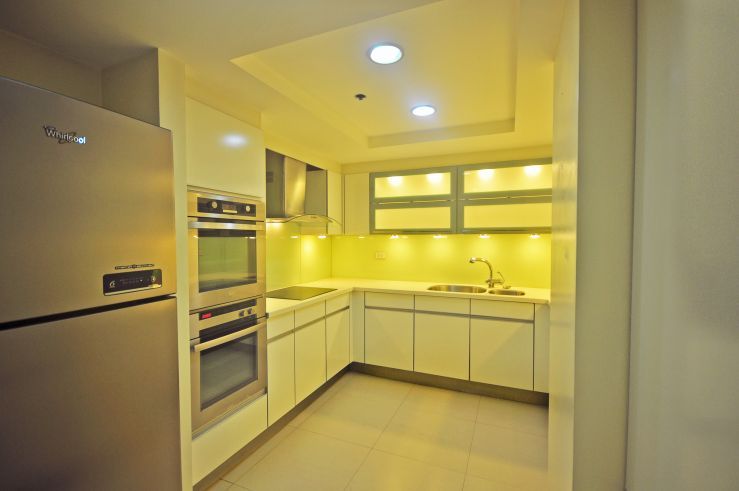 Fully-Furnished 3 Bedroom Amorsolo Square Rockwell04
