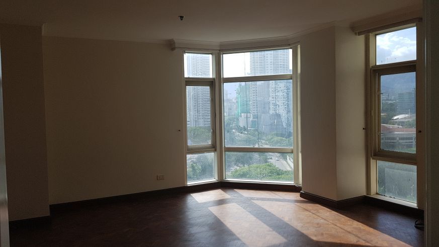 Penthouse Loft Type Unit at Ayala Cebu Business Park for rent03