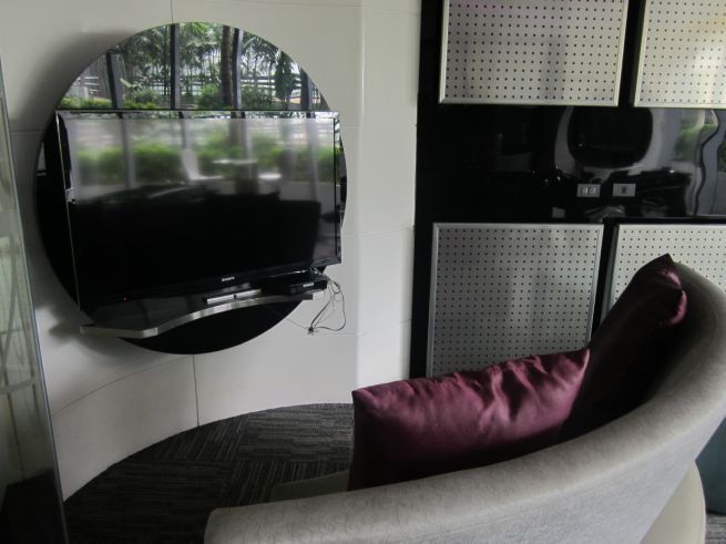 One Bedroom Furnished Condo for Rent at One Central Makati 26th floor04
