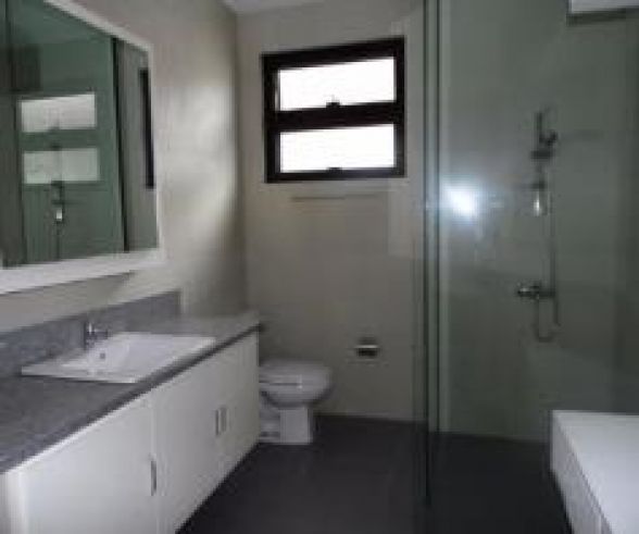 Bungalow House with Swimming Pool for Rent in Angeles City - 100K04
