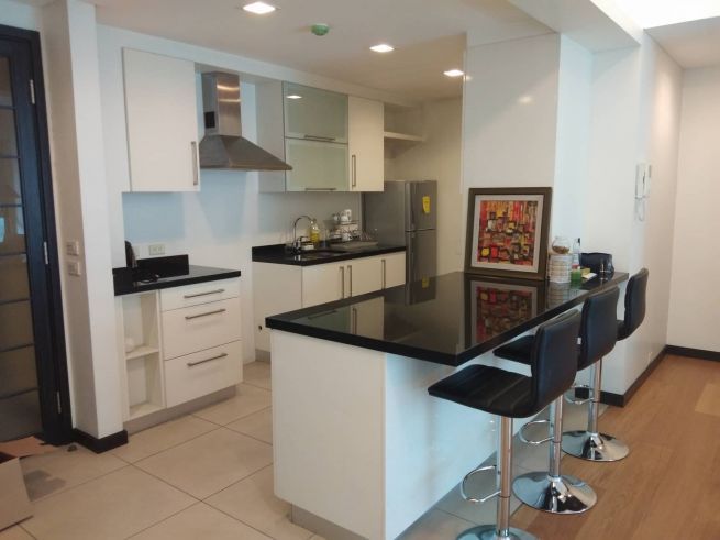 Fully furnished (1) bedroom type with balcony- East Tower One Serendra03