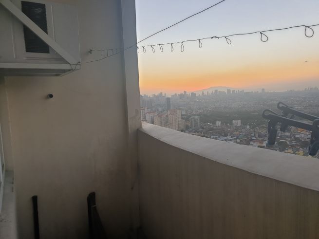 Furnished 1 br condo with skyline view and parking04