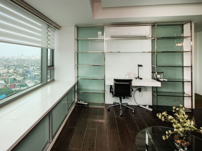 "1BR, Fully Furnished condo in Alphaland Makati Place"04