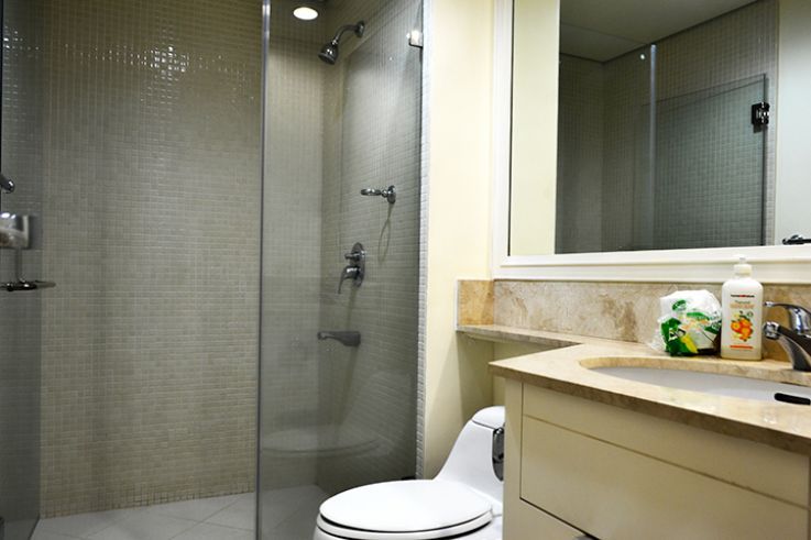 "Manansala Tower - 1 bedroom with den, furnished overlooking the pool"04