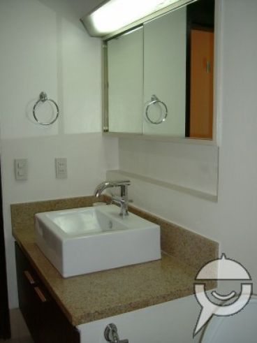 Classy studio for rent at the makati tuscany03