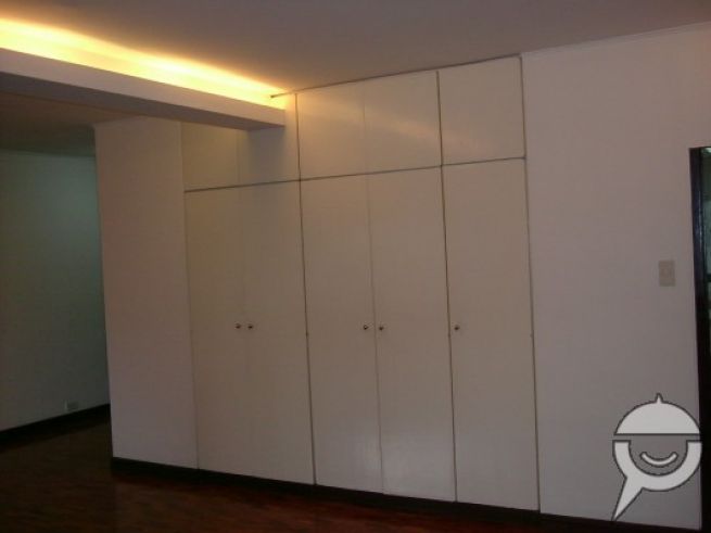 Classy studio for rent at the makati tuscany04