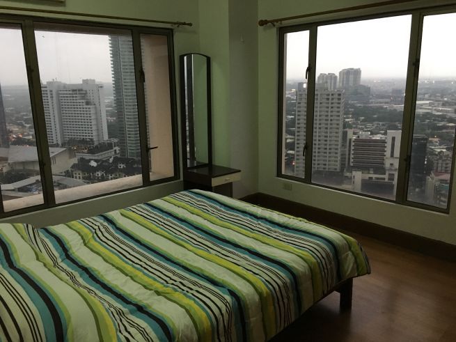 Bright and Airy 2 Bedroom Condo Unit for Lease in Legazpi Village03