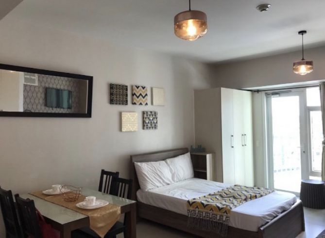 Studio Unit for resnt  - 41 sqm Red Oak in Two Serendra BGC04