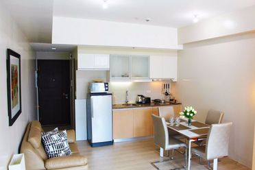 "Condo For Rent In Quezon City: Perfect, Romantic Hideaway In Eastwood"02