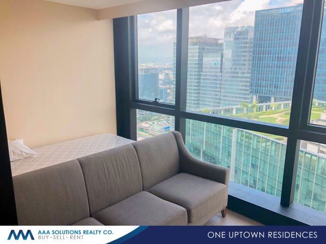 One Uptown Residence BGC 2BR Interior Decorated Fully Furnished For Re04