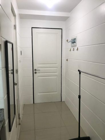 Studio unit located in front of UST (w/ Huge Glass Dry Erase Board)04