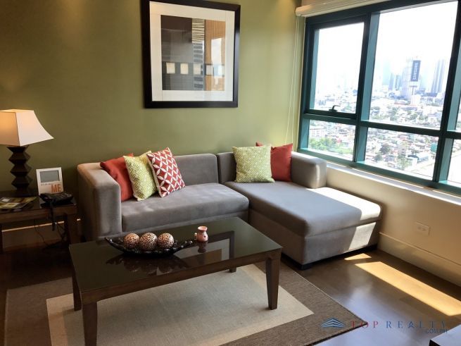 One Bedrooms 1BR Condo with Balcony For Rent in Edades Tower at Rockwe03