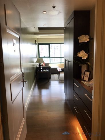 One Bedrooms 1BR Condo with Balcony For Rent in Edades Tower at Rockwe04