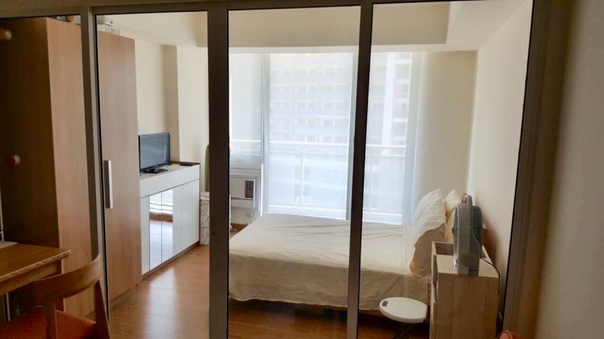 Fully furnished one-bedroom unit03