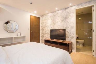 Big 1 Bedroom  Condo for Rent in Venice Luxury Residences BGC Taguig02