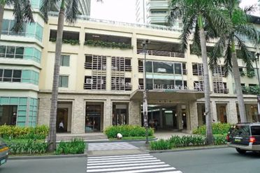 One Bedroom 1BR Condo with Maid?s Room For Rent in The Residences02