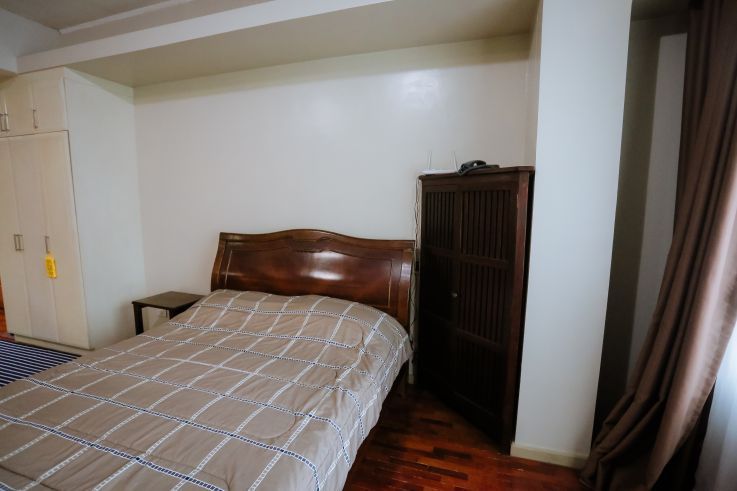 Studio type fully furnished condominium with parking in One Legazpi Pa03