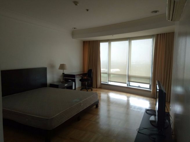 3BR 2 car One Mckinley place BGC04