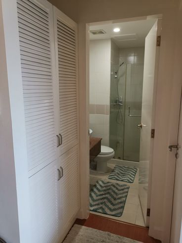 1br facing golf course in BGC Fort Bonifacio Taguig04