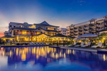 "1 Bedroom condo unit, fully furnished with covered parking"02