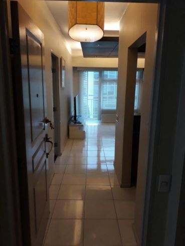 Fully furnished 1 Bedroom Unit at The Almond Two Serendra in BGC Tagui03