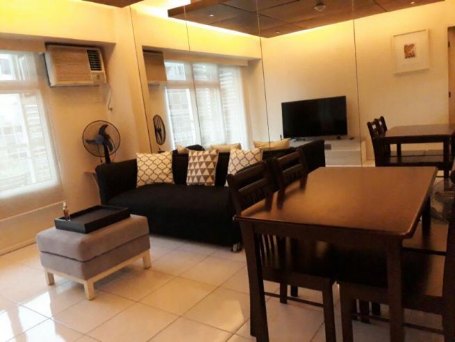 Fully furnished 1 Bedroom Unit at The Almond Two Serendra in BGC Tagui04