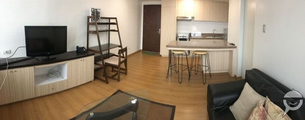 "1 BR luxury, modern apartment overlooking skyline"02