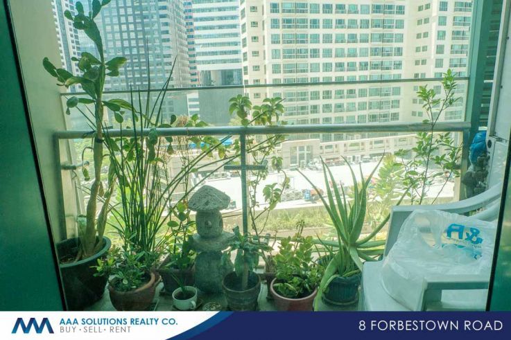 8 Forbestown Road BGC 1BR One Bedroom For Rent Fully Furnished with Ba04