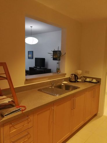 Rockwell Fully Furnished 2 Bedroom unit for rent04