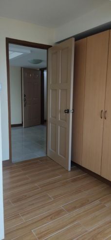 Newly Renovated 2-Bedroom Semi-Furnished Apartment with Parking for Le04